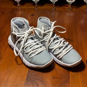 Under Armour HAVOC HOVR Basketball Shoes.